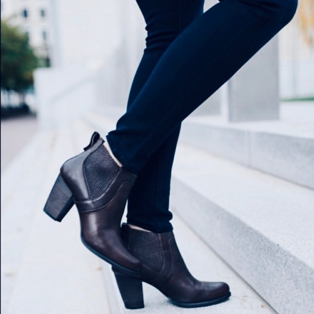 Ugg Cobie II Block Heel Leather Shearling Ankle Bootie Boots - Sz 9